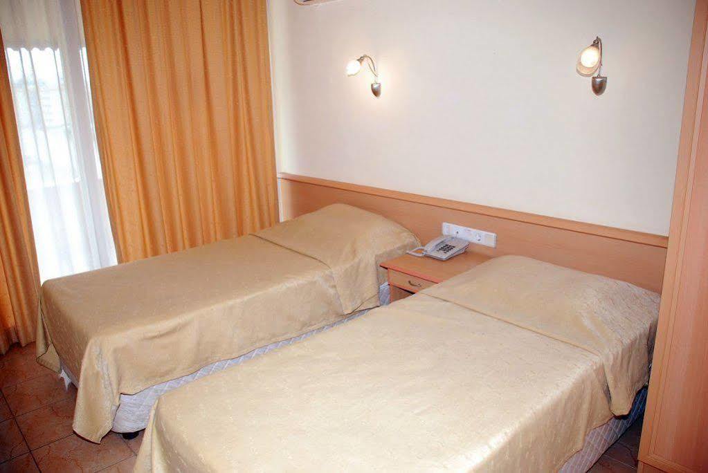 Grand Horizon Hotel
